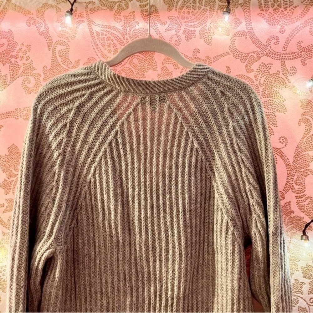 #049 🥀 Banana Republic Grey Knit Sweater - Picture 5 of 9